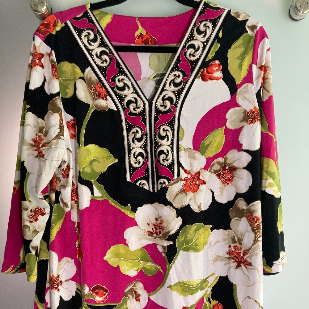 JM Collection Stretch knit Floral Tunic, Large, gold trim wash & wear